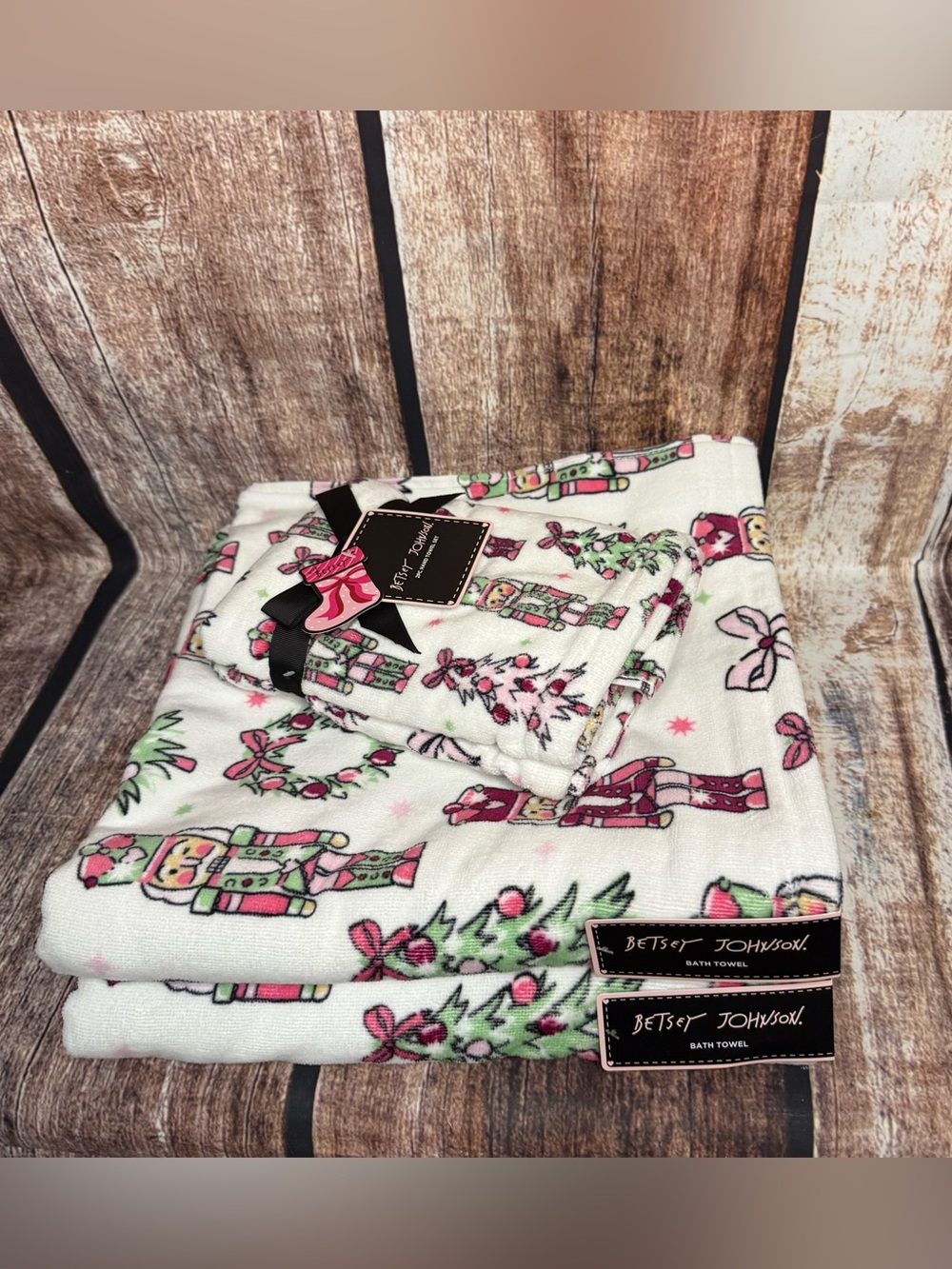 Betsey Johnson 4pc bath towel Set  Pink and Green Nutcracker Print